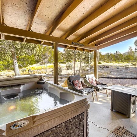 Peaceful Strawberry Cabin Fire Pit And Hot Tub Pine 외부 사진