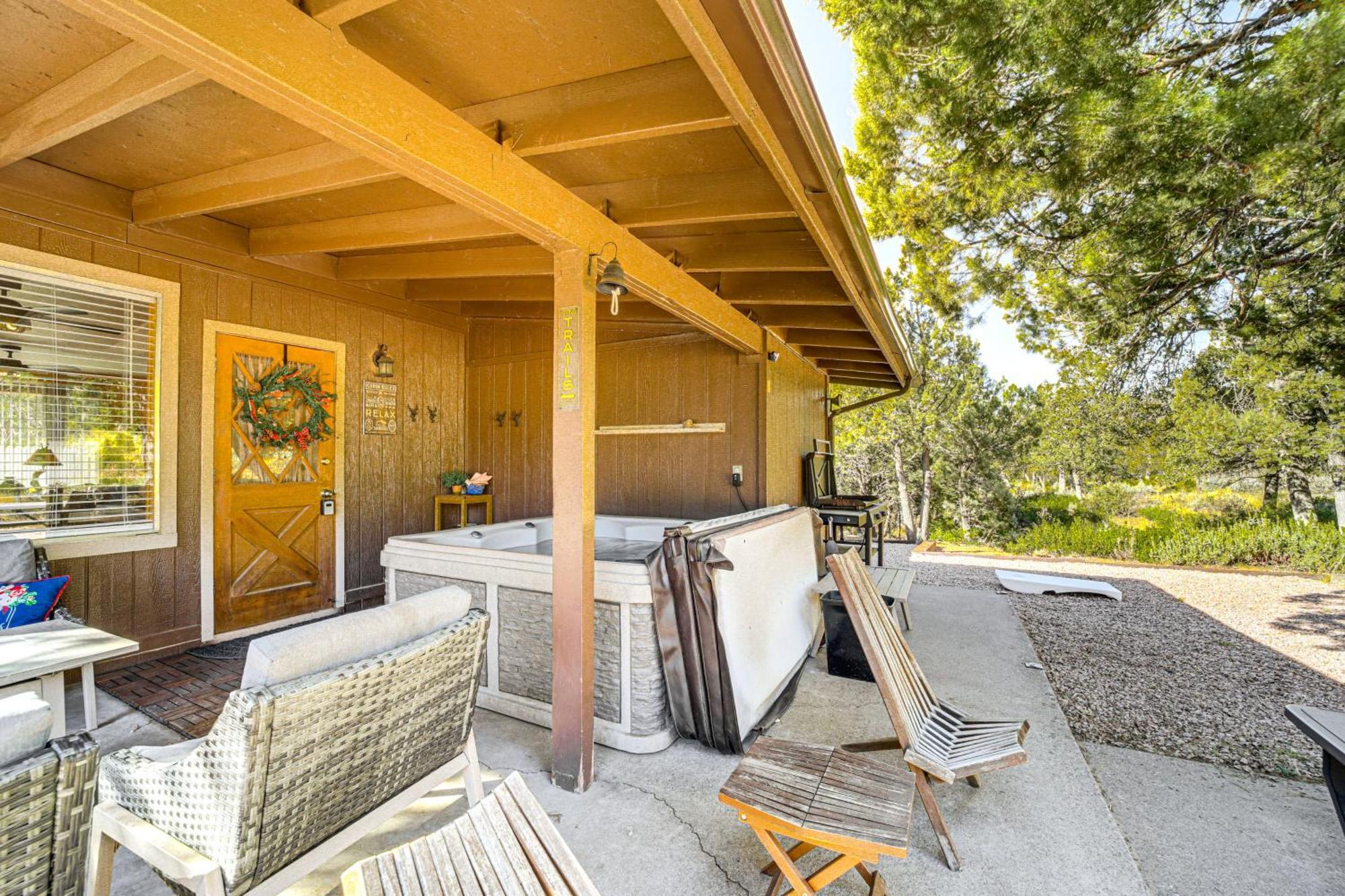 Peaceful Strawberry Cabin Fire Pit And Hot Tub Pine 외부 사진